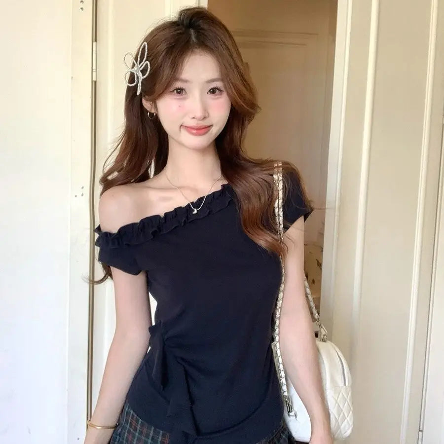 Lighting Modern Off-Shoulder Lace Tee Soft Summer Line